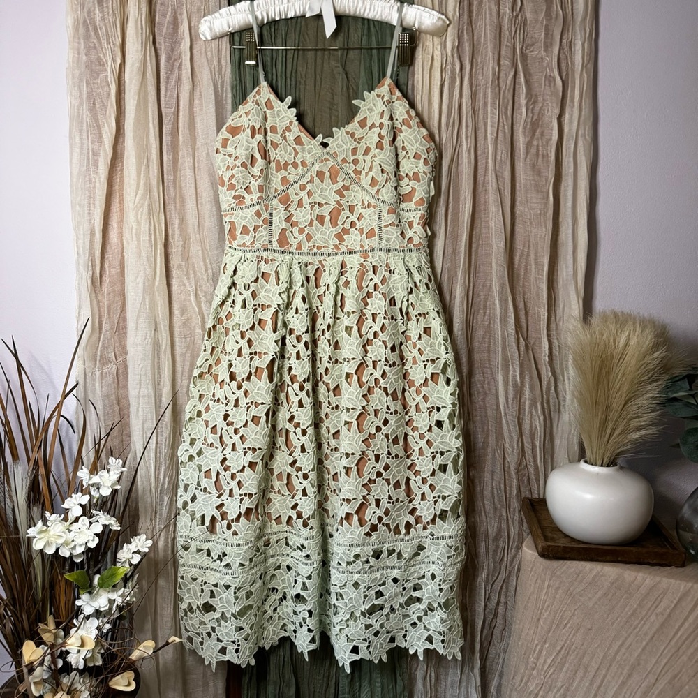 Beautiful Girl lace dress (Size M) Mint